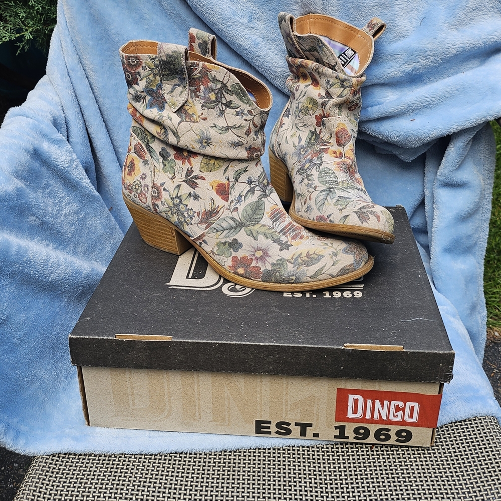Dingo Women's Floral Ankle Boots - Cream and Brown